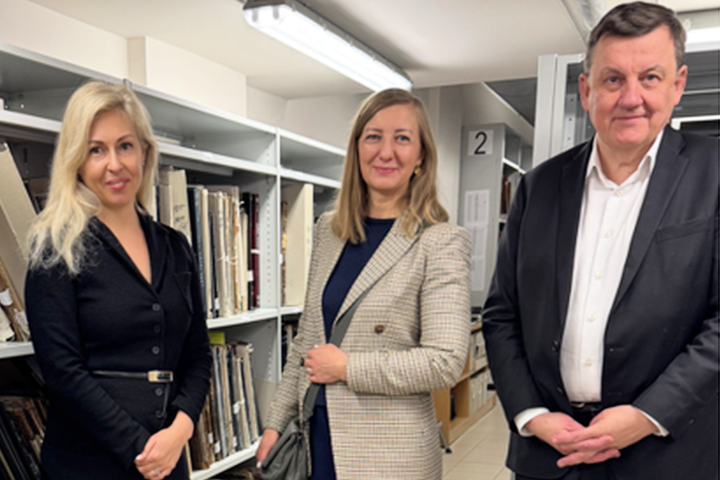 Lietuvos vyriausioji archyvarė doc. dr. Inga Zakšauskienė, Lietuvos meno pažinimo centro TARTLE direktorė Jurgita Semenauskienė ir vienas iš steigėjų Rolandas Valiūnas